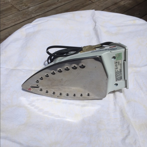 Steam Iron - Picture 3 of 3